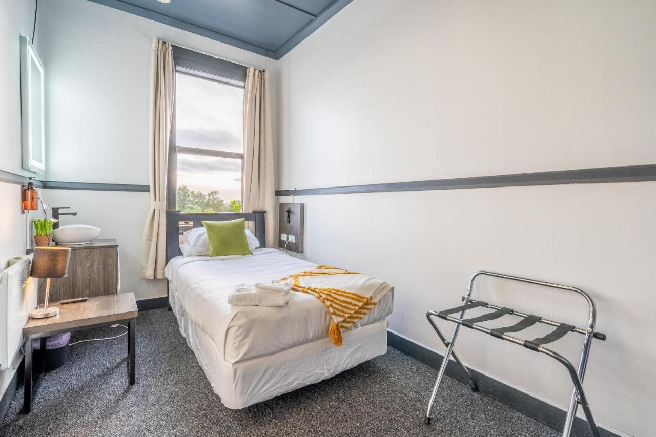 Railway Hotel Winton Экстерьер фото